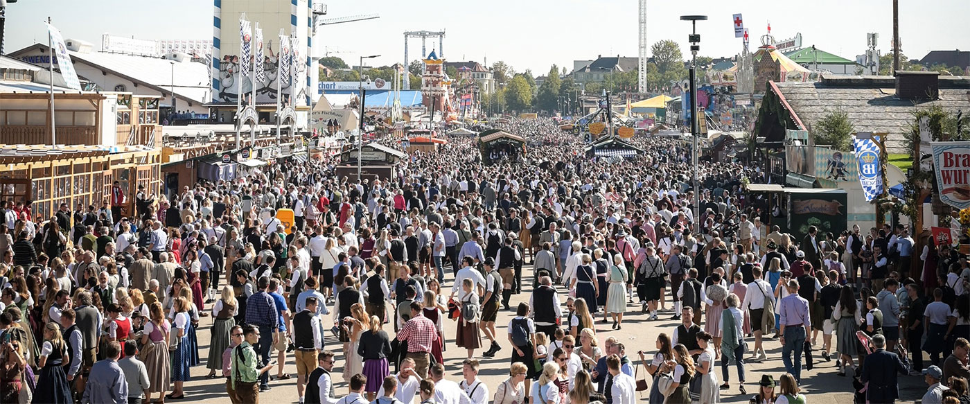 People walking to Oktoberfest in Munich